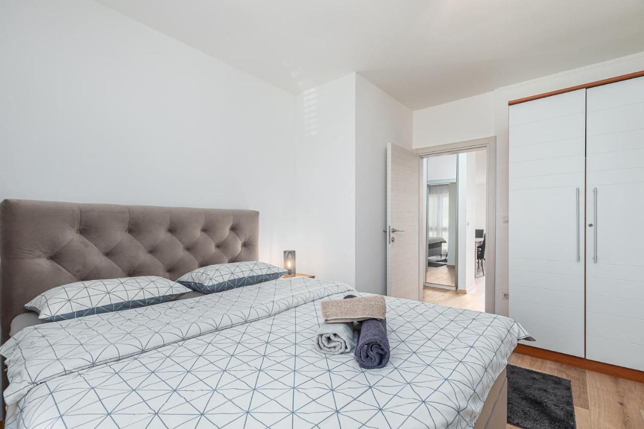 Massa Apartment 200 M To The See Porec Exterior photo