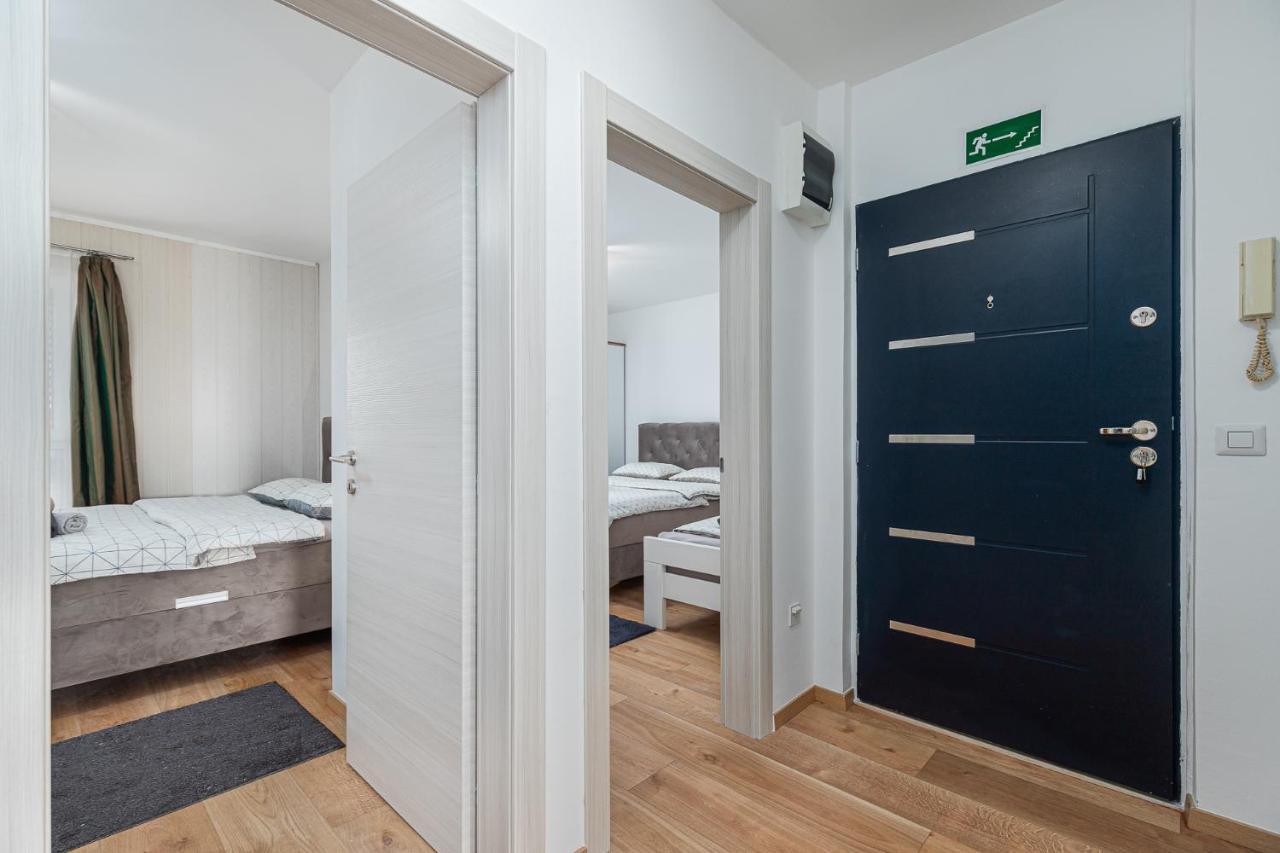 Massa Apartment 200 M To The See Porec Exterior photo